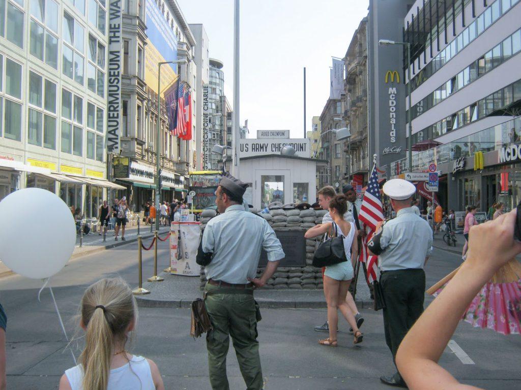 Checkpoint Charlie à Berlin