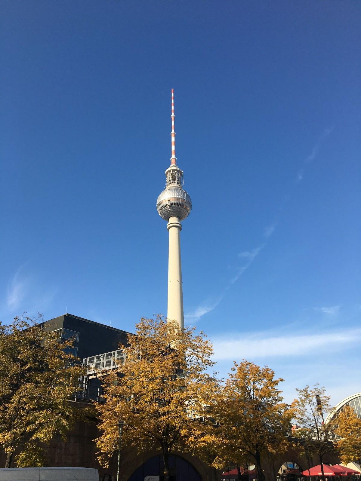 Tour de la Télévision Tour de la Télévision à Alexanderplatz à Berlin