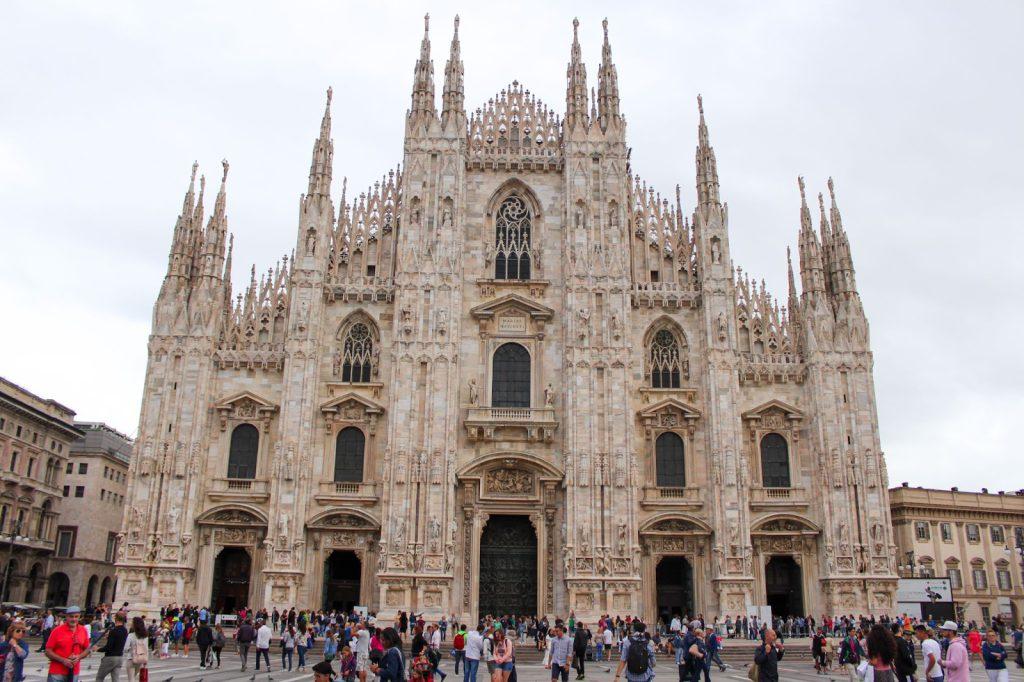 Duomo est la cathédrale de Milan. On peut monter sur sa terrasse panoramique.