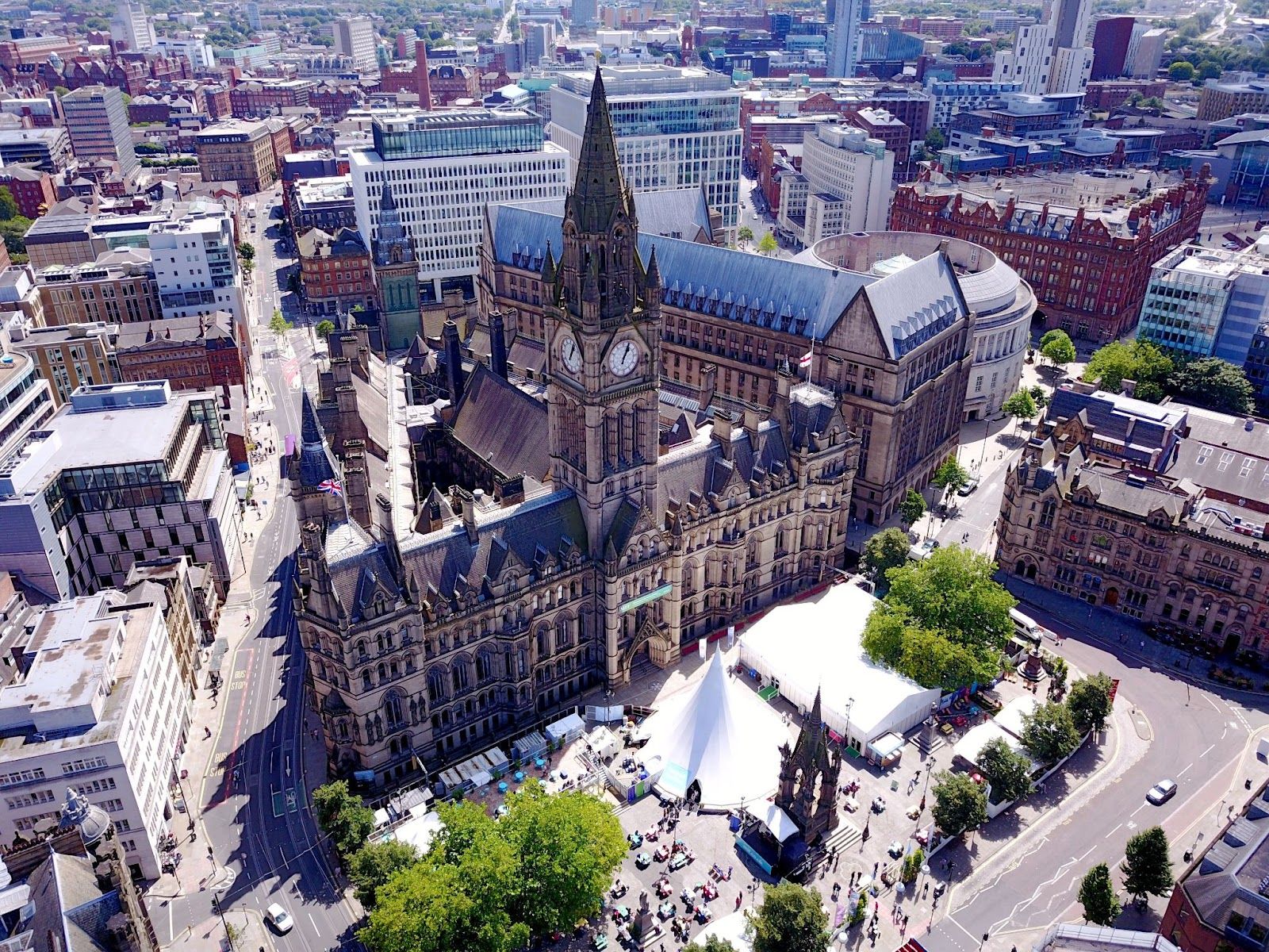 L'hôtel de ville à Albert Square à Manchester