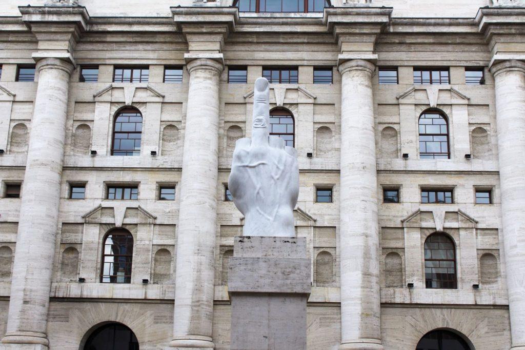 Sculpture L.O.V.E à Milan