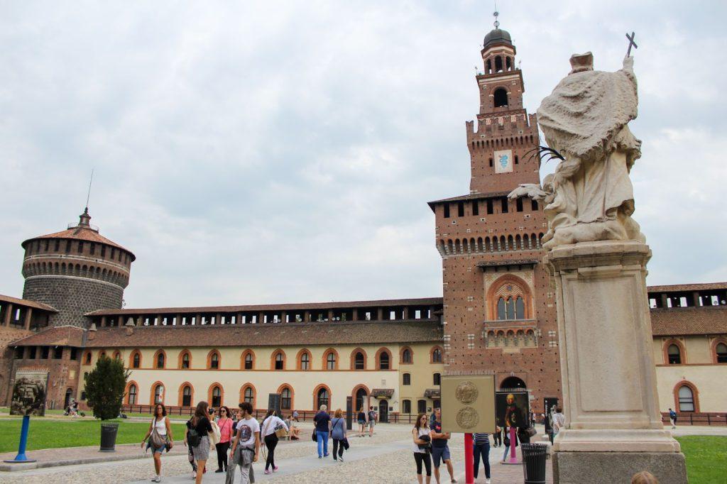 Le Château des Sforza ou Castello Sforzesco est l’un des monuments les plus importants de Milan.