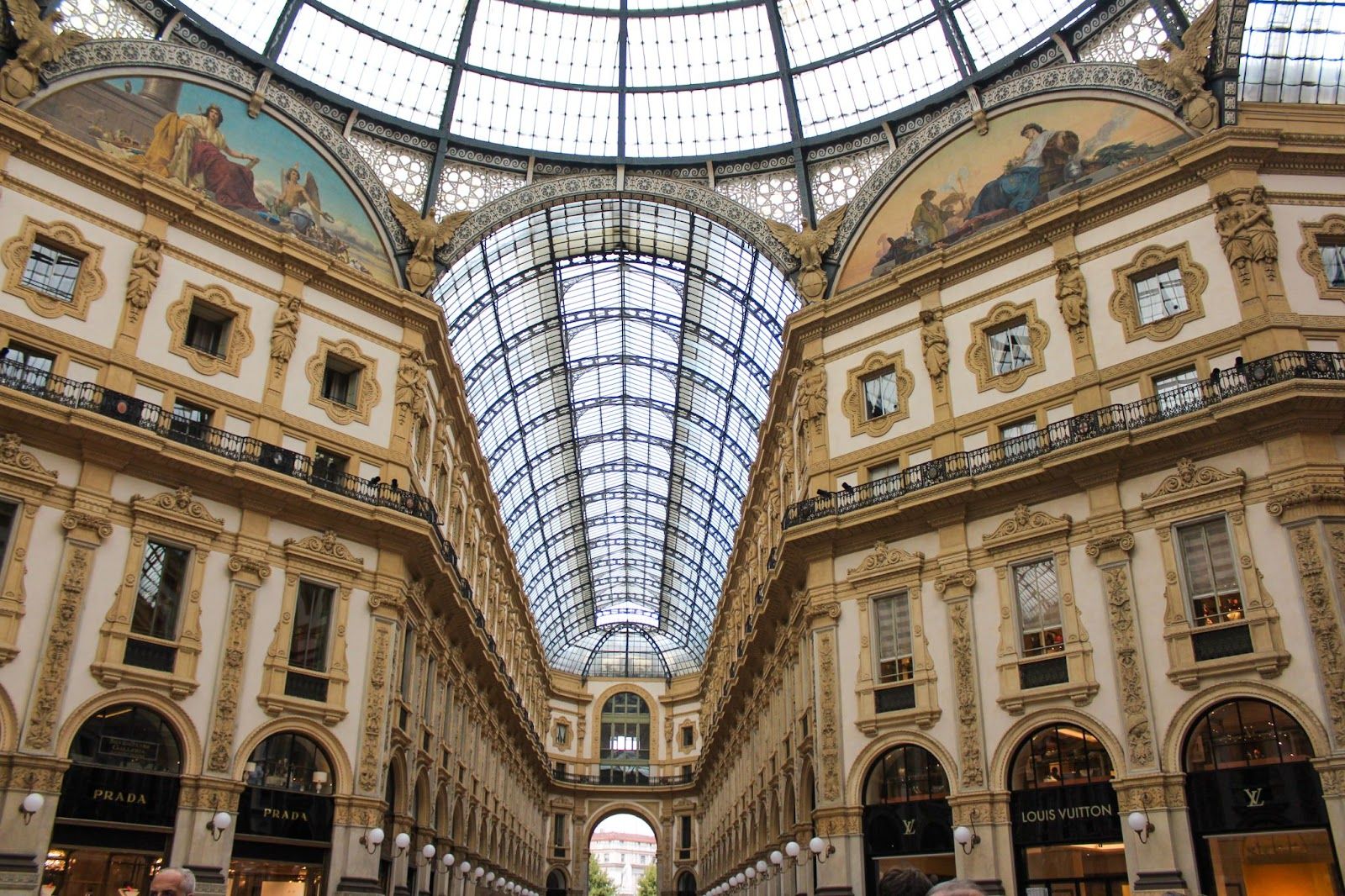 Galleria Vittorio Emanuele II est une galerie commerçante de Milan