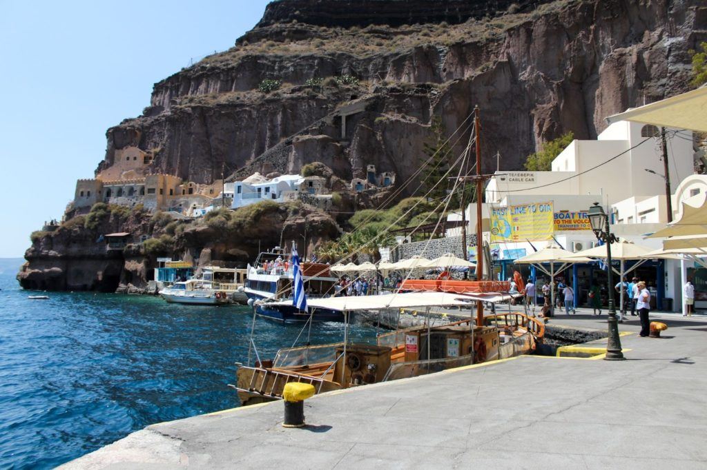 Vieux port de Fira à Santorin