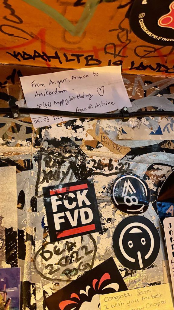 Message laissé dans un coffeeshop à Amsterdam