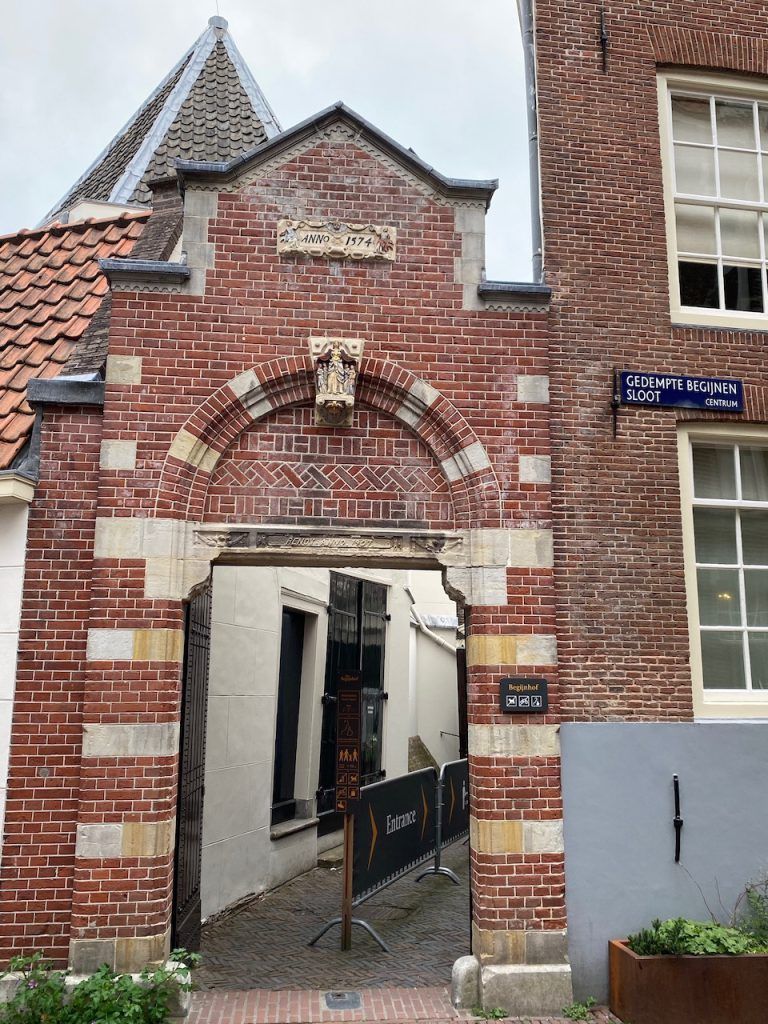 Entrée au couvent Begijnhof à Amsterdam