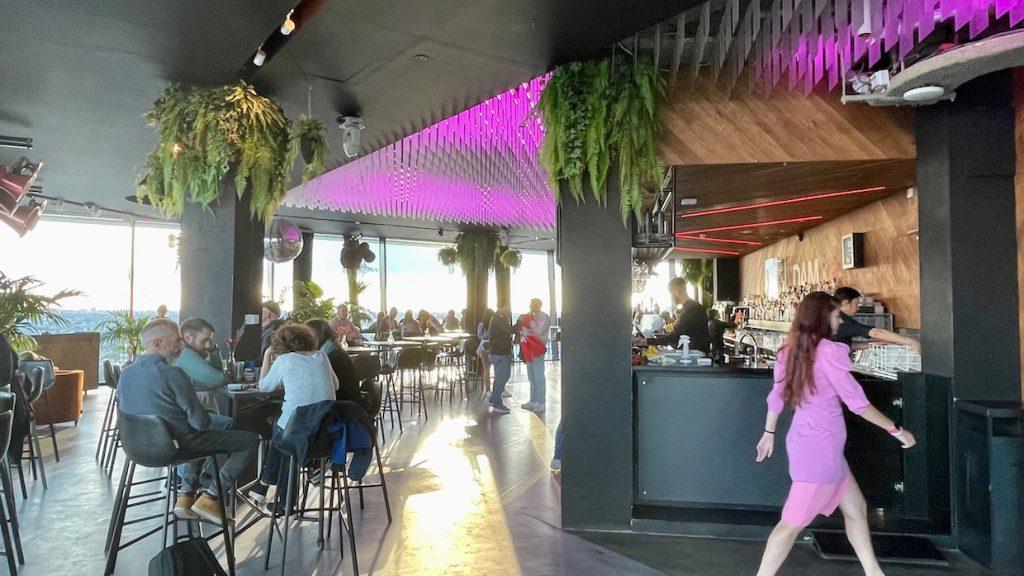 Intérieur du restaurant A'Dam Lookout