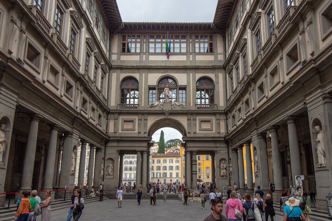 Cour extérieur de la Galerie des Offices à Florence