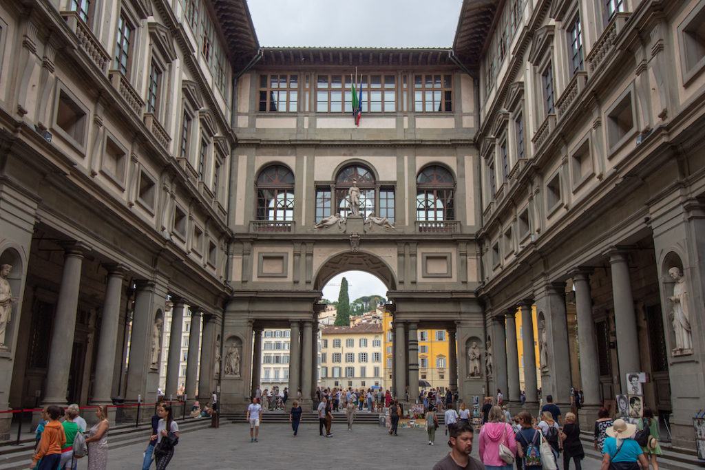 Cour extérieur de la Galerie des Offices à Florence
