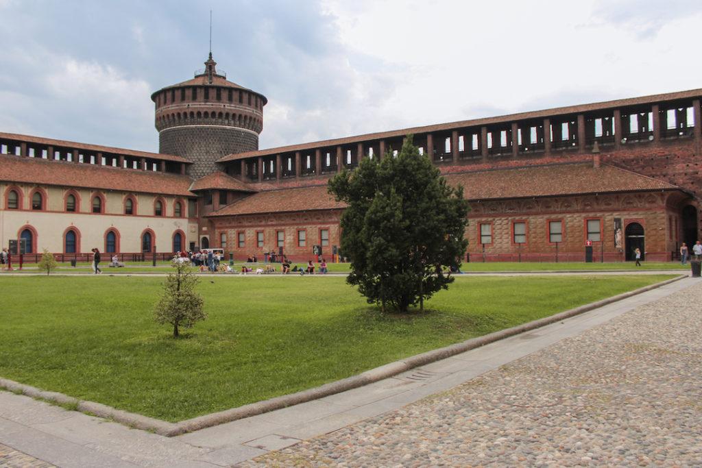 Cour du château Sforzesco à Milan