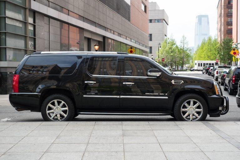 Photo d'un SUV, navette privée permettant les transferts de l'aéroport / logement