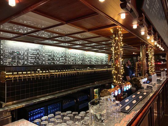 Intérieur du pub Ølhallen à Tromsø