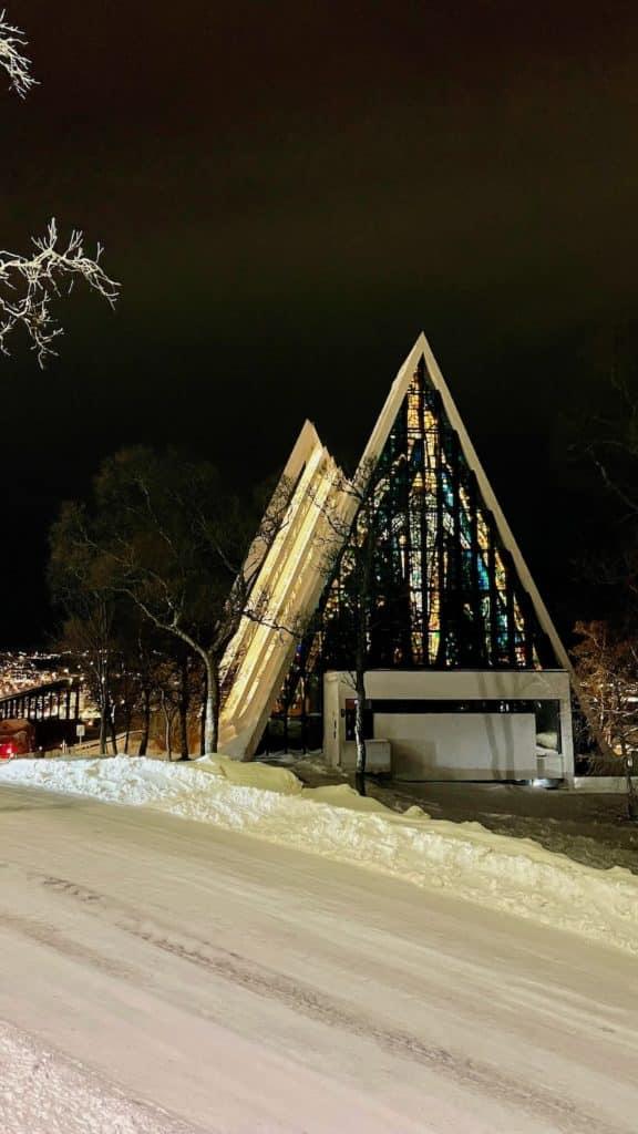 cathédrale Arctique de Tromso vue de dos