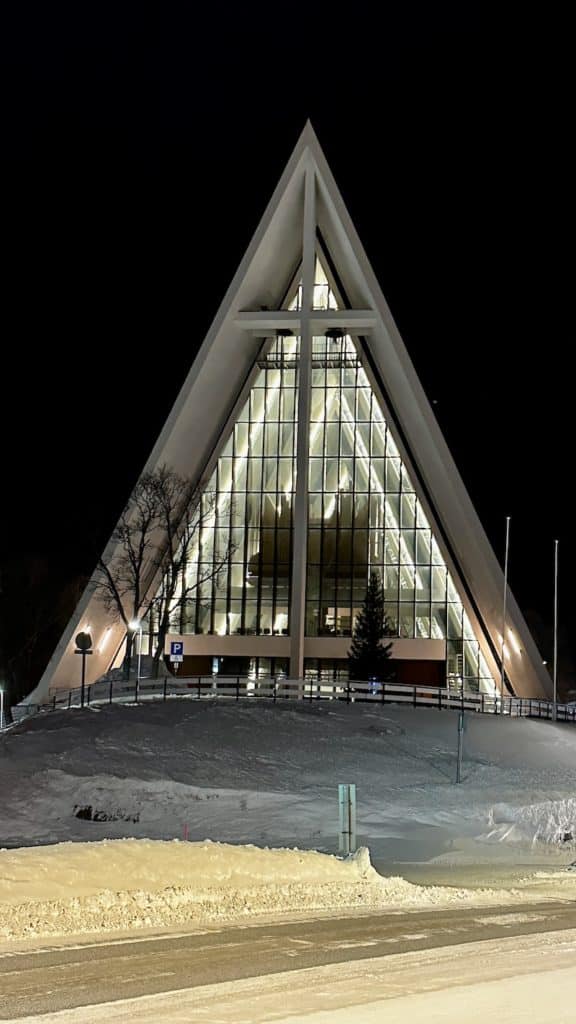 cathédrale Arctique de Tromso vue de face
