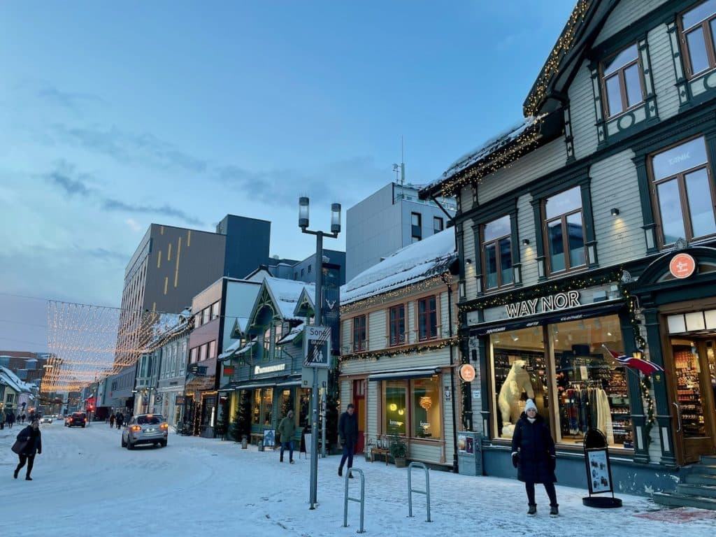 Rue principale de Tromso en Norvege