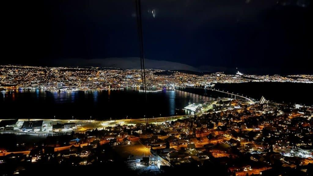 Vue sur Tromso depuis la montagne Storteinen