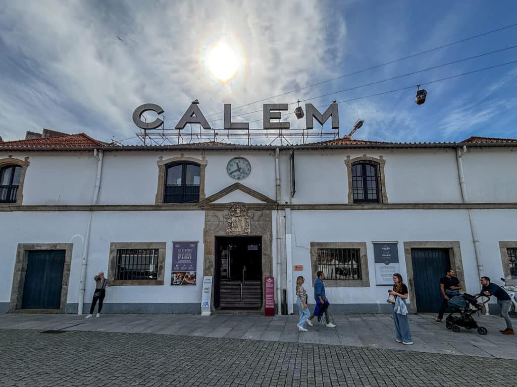 Extérieur des caves Calem à Porto