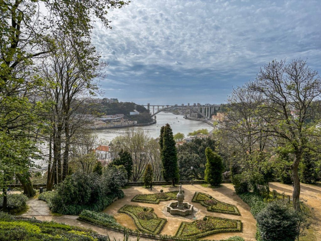 Vue depuis le belvédère des jardins du Palais de Cristal