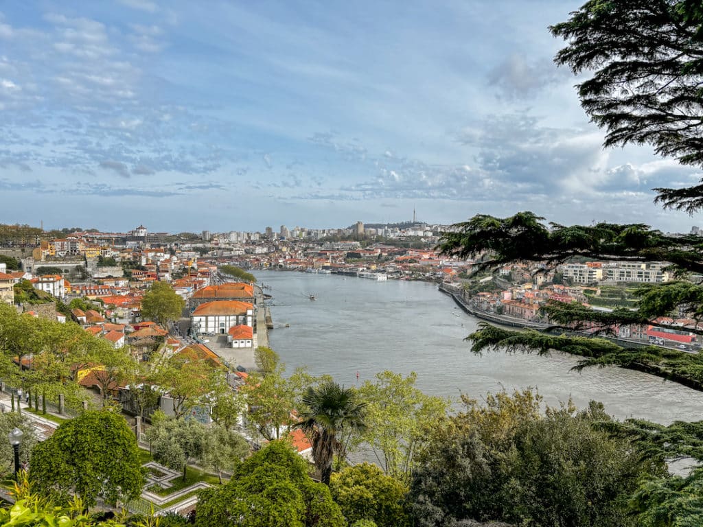 Vue depuis le belvédère des jardins du Palais de Cristal