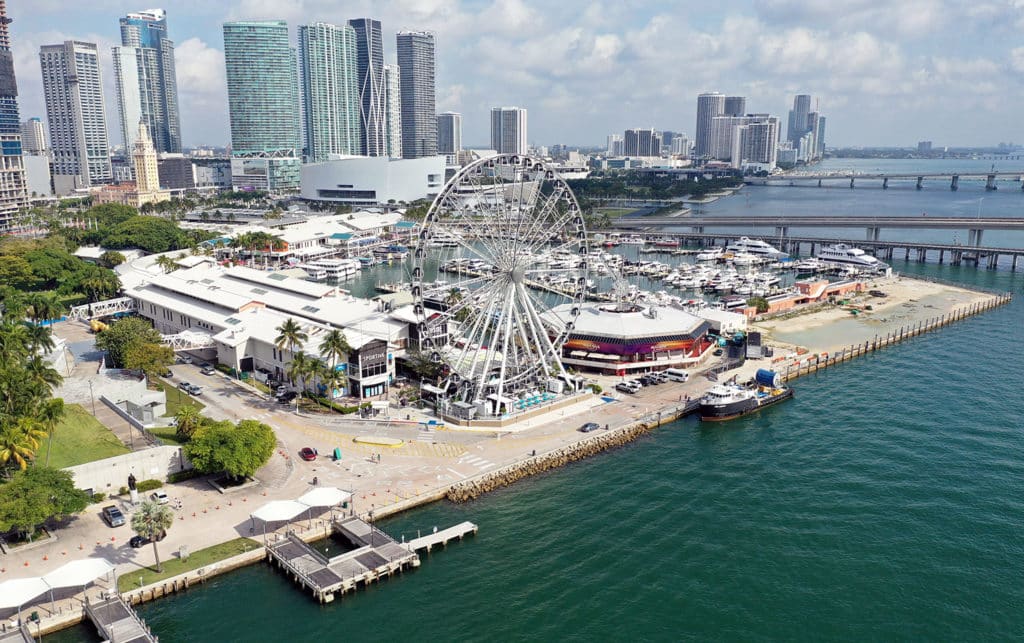 Vue aérienne de Bayside Marketplace à Miami