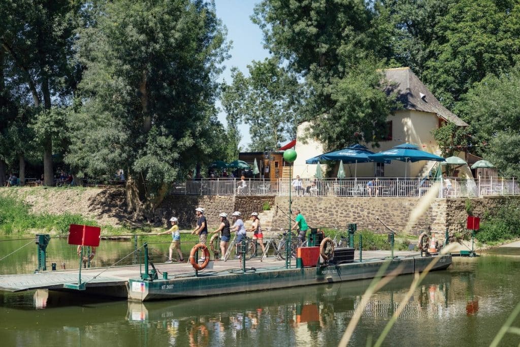 Traversée du bac pour rejoindre l'île saint Aubin à Angers