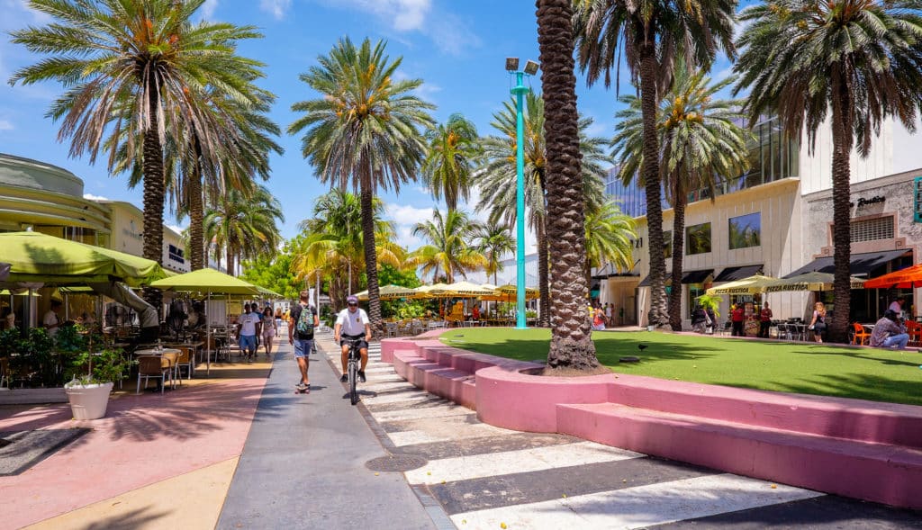 Image de l'article Lincoln Road Mall : rue piétonne commerçante de Miami Beach