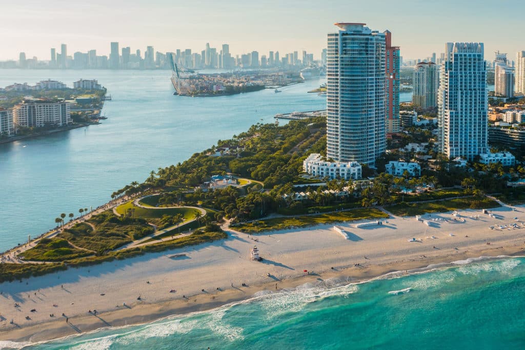 Vue aérienne de Miami et Miami Beach