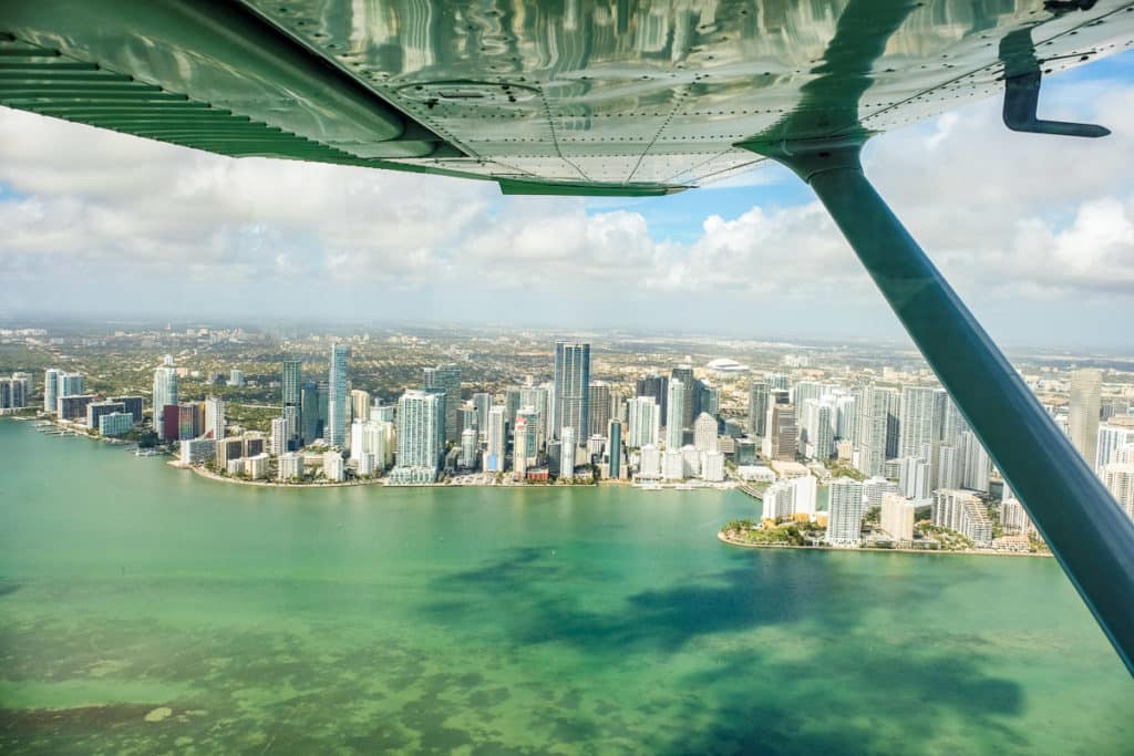 Vol en petit avion touristique au-dessus de Miami