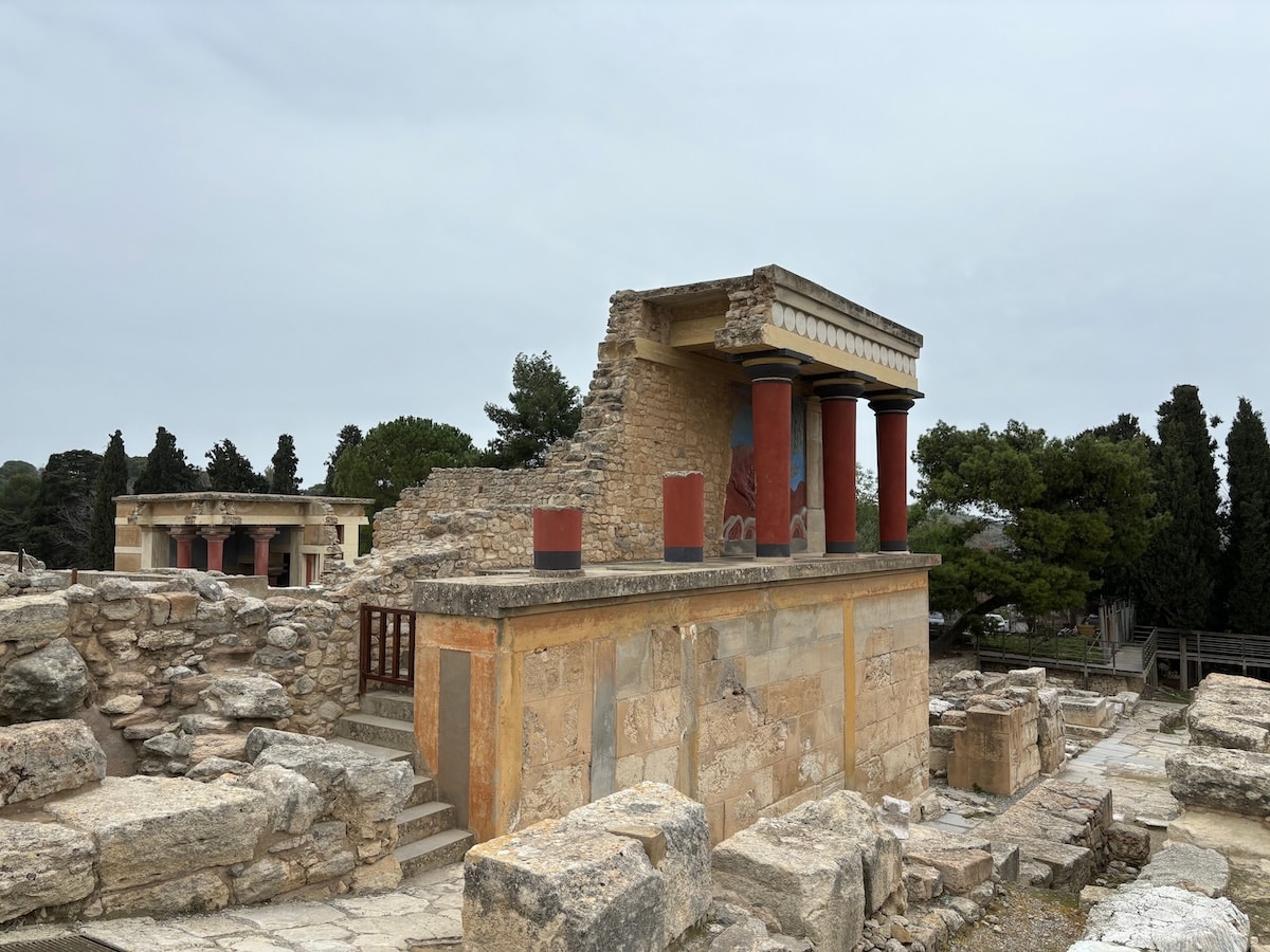 Vestiges du palais de Knossos situé à Heraklion en Crète, Grèce.