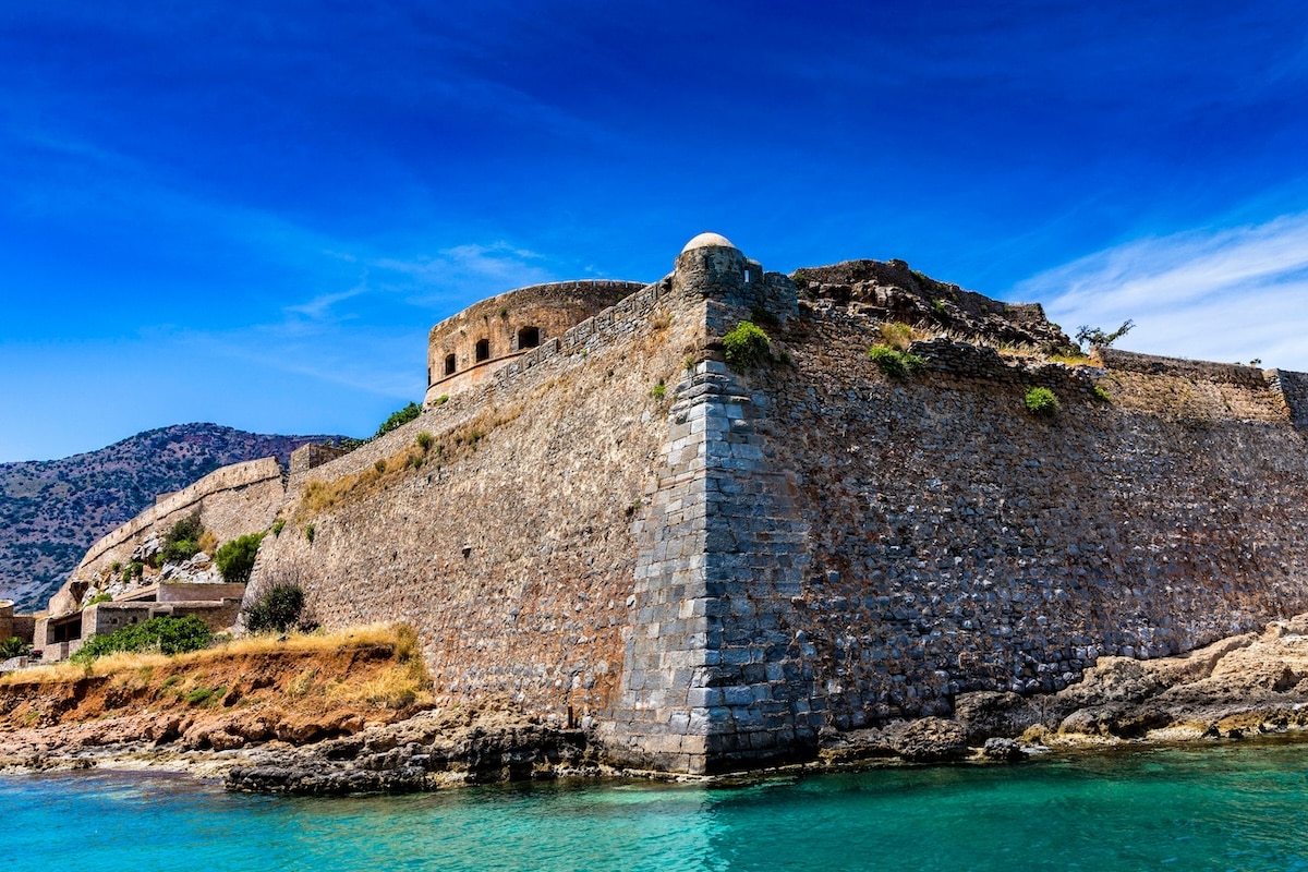 Forteresse située sur l'île de Spinalonga en Crète, Grèce
