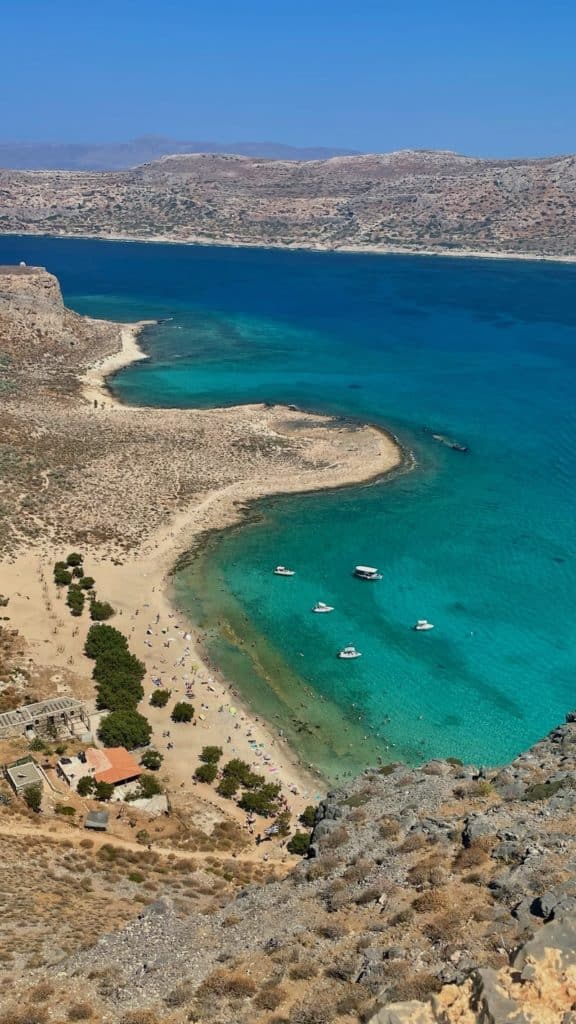 Vue panoramique du château situé sur les hauteurs de l'île de Gravoussa en Crète, Grèce
