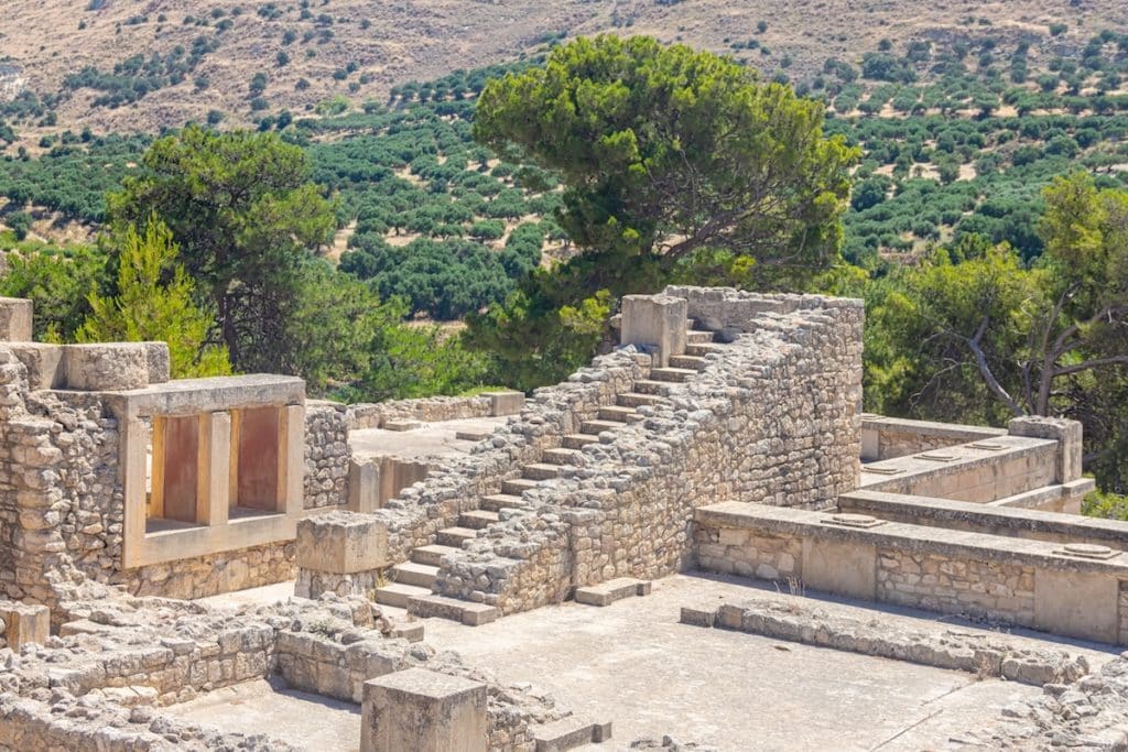Vue d'un escalier, vestiges du palais de Knossos en Crète