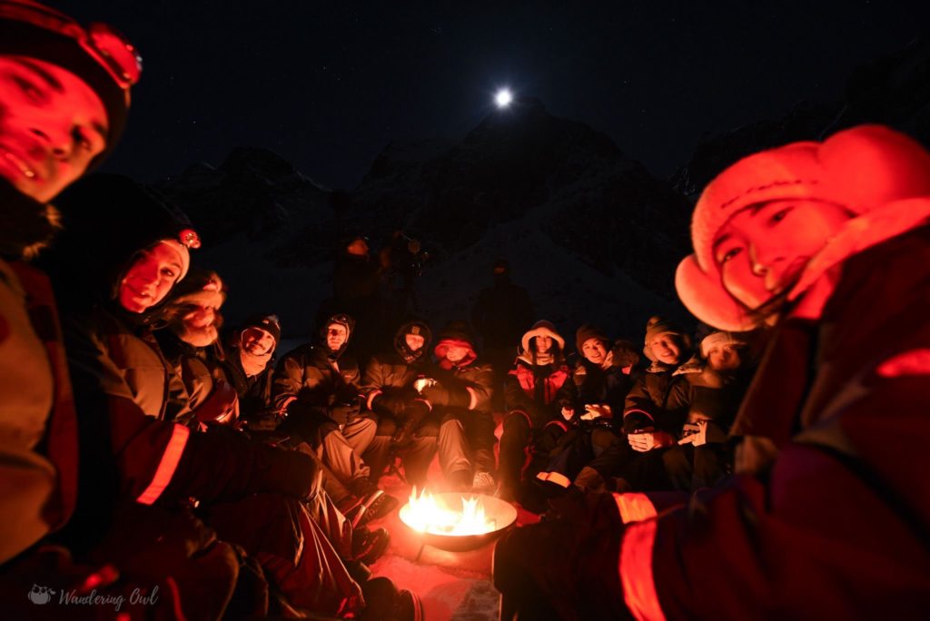 Feu de camp en excursion aurores boréales à Tromso