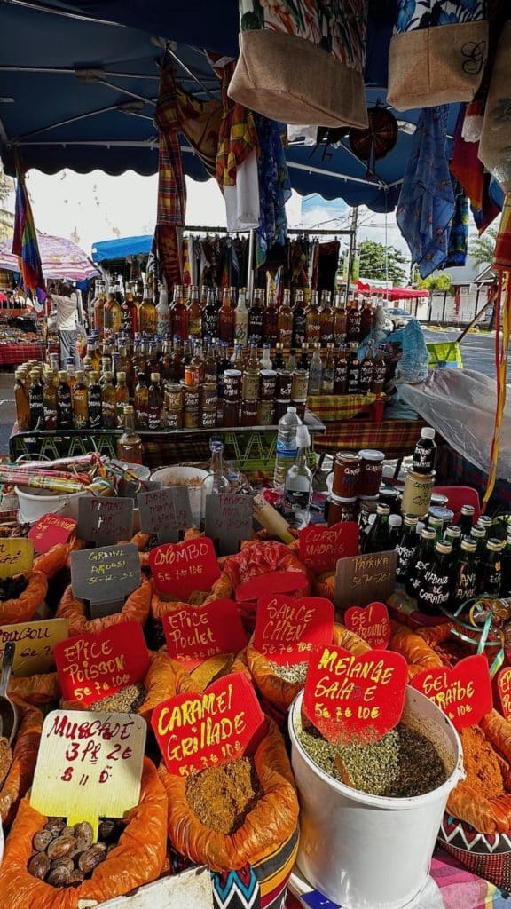 Epices vendues sur le marché en Guadeloupe