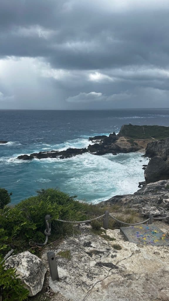 Mer déchainée à la pointe des chateaux en Guadeloupe