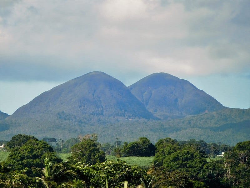 Vue depuis le sentier des Mamelles en Guadeloupe