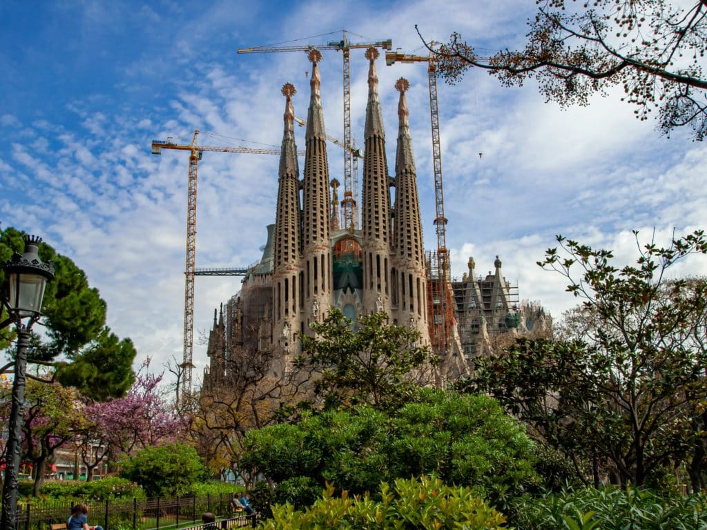 Sagrada Familia vu de l'extérieur on y vois bien les tours