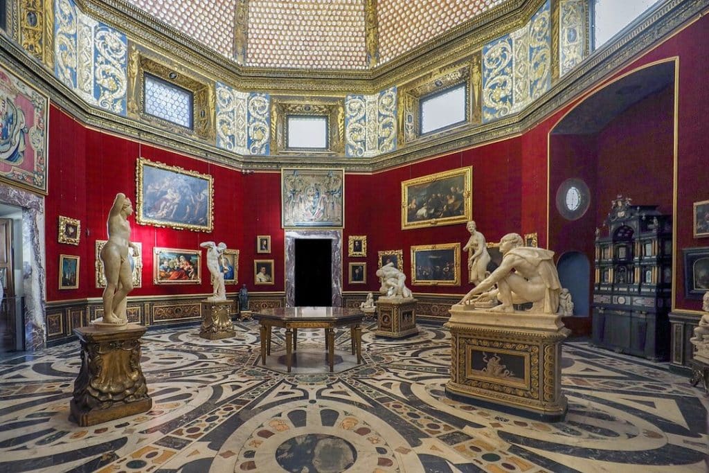 Intérieur de la Galerie des Offices à Florence