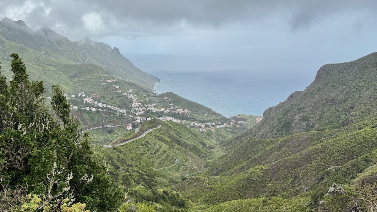 La vue entre mer et montagne du parc rural Anaga à Tenerife