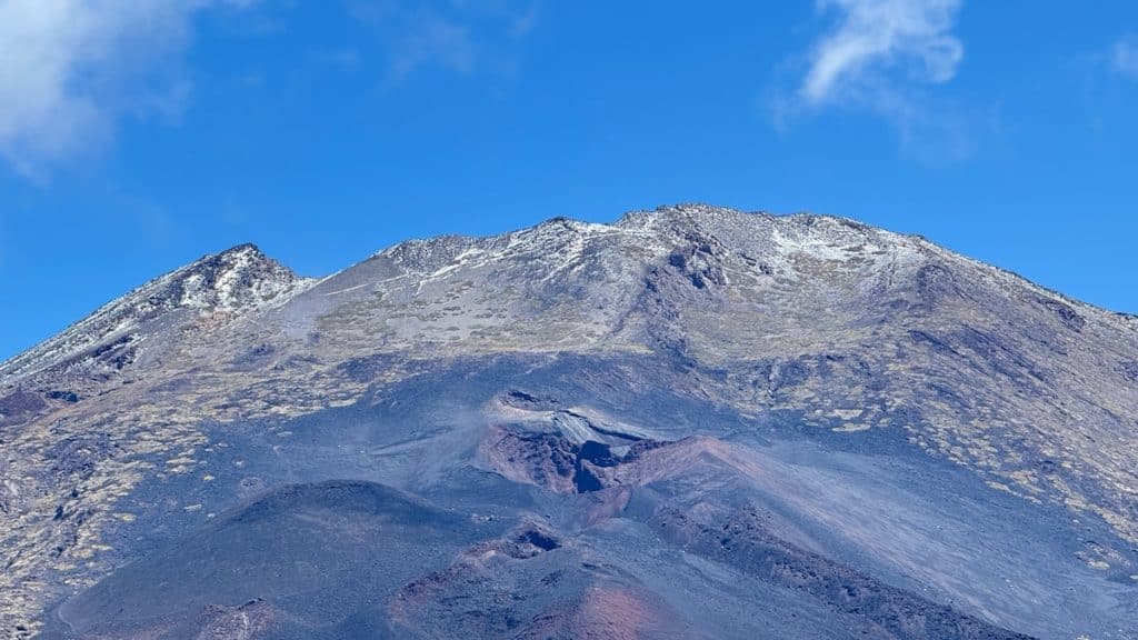 Le parc national du Teide connu pour ses coulées de lave et son paysage volcanique