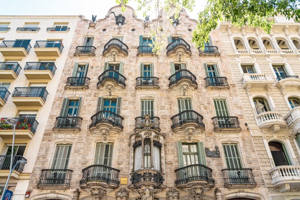 Façade de la Casa Calvet à Barcelone