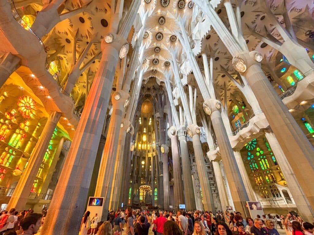 Intérieur de la Sagrada Familia à Barcelone