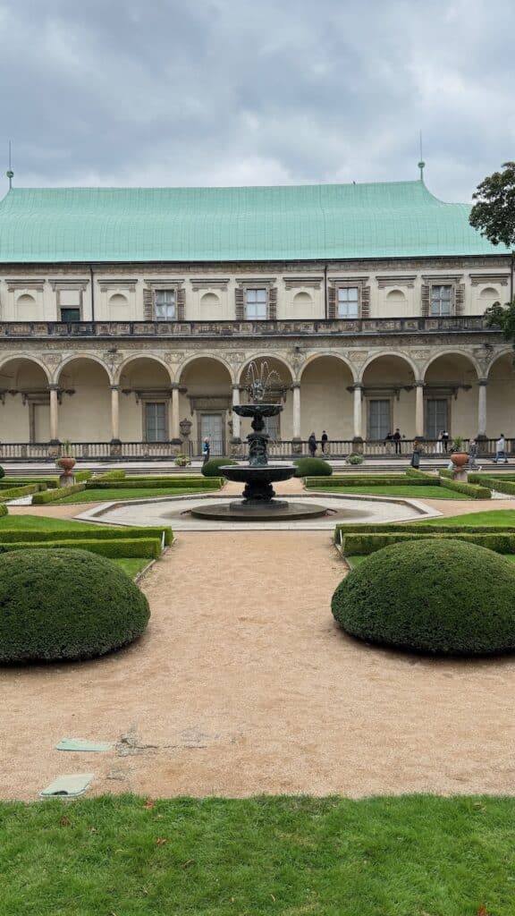 Jardin à la française dans le chateau de Prague