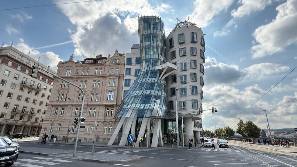 La maison qui danse est un batiment très connu de Prague