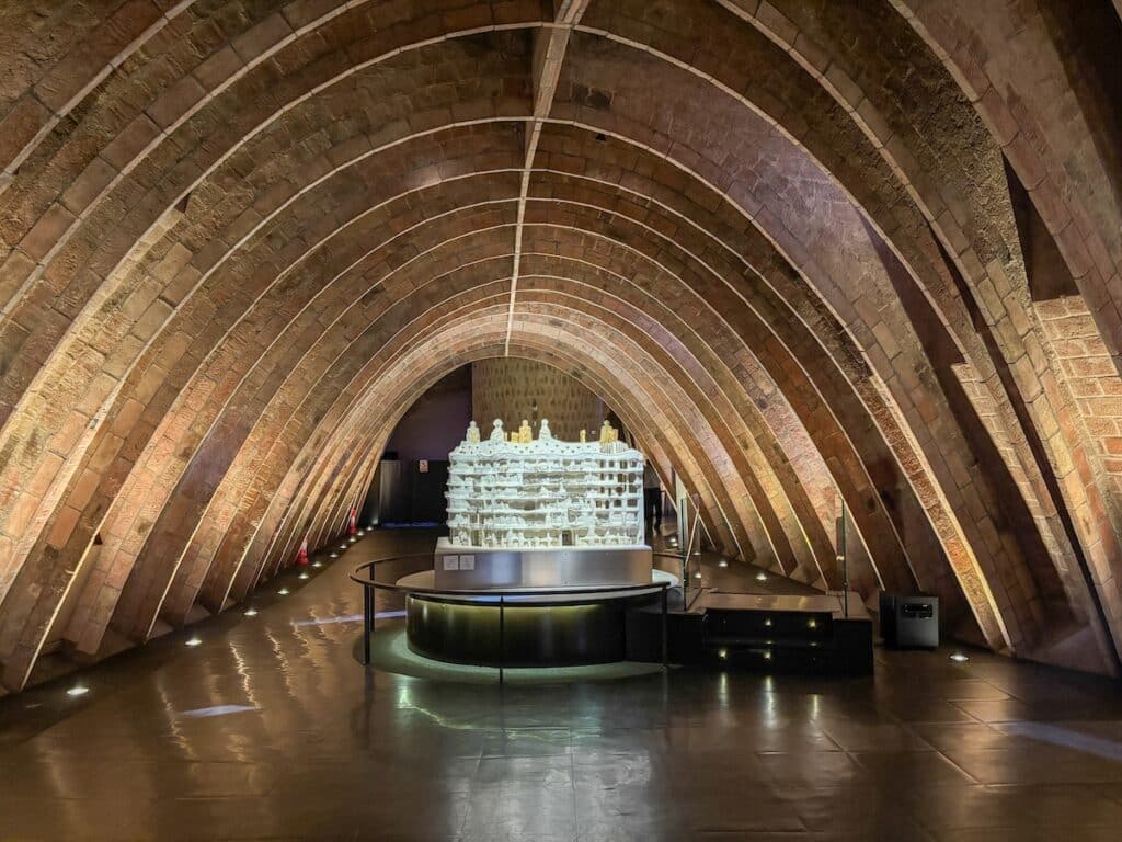 Grenier avec maquette de la Casa Mila