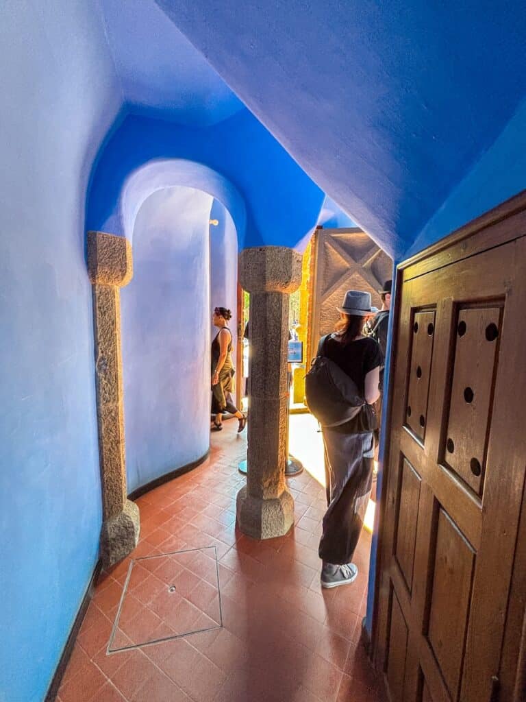Intérieur d'une des maisons du Parc Guell à Barcelone