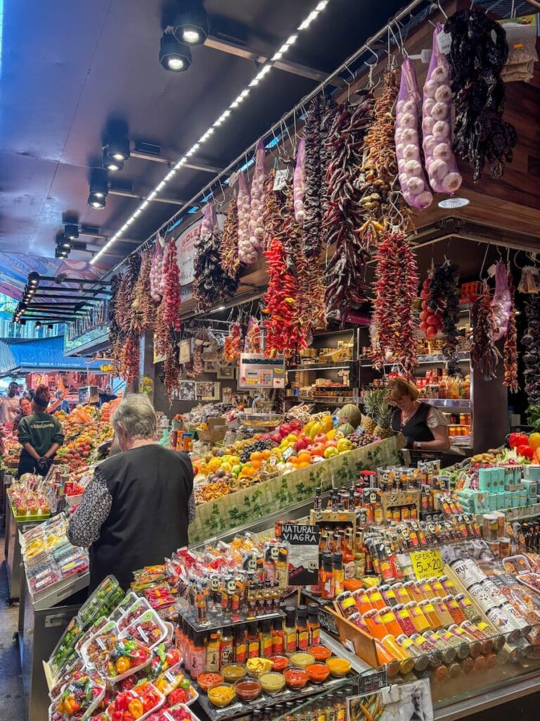 Stand au marché de la Boqueria a Barcelone